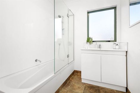 Photo of property in 13 Rawson Street, Tawa, Wellington, 5028