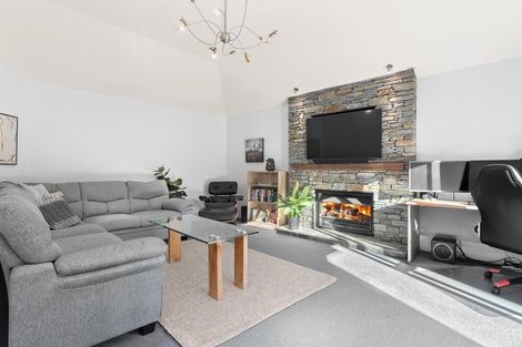 Photo of property in 2/1 Maple Court, Arthurs Point, Queenstown, 9371