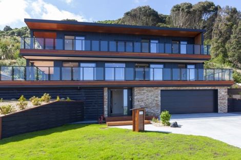 Photo of property in 101 Kakariki Grove, Waikanae, 5036