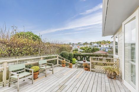 Photo of property in 16 Farm Road, Northland, Wellington, 6012