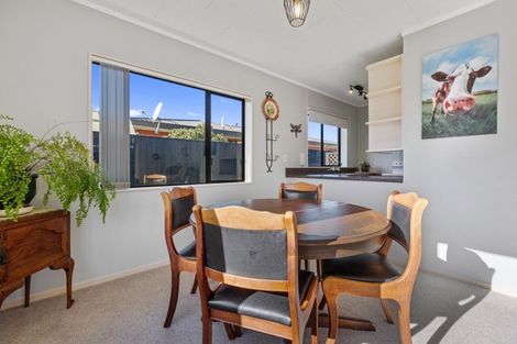Photo of property in 1 Mangorei Road, Merrilands, New Plymouth, 4312