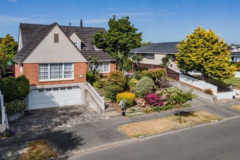 Photo of property in 32 Hillcrest Place, Avonhead, Christchurch, 8042