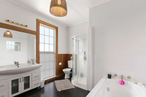 Photo of property in 100 Te Anau Road, Hataitai, Wellington, 6021