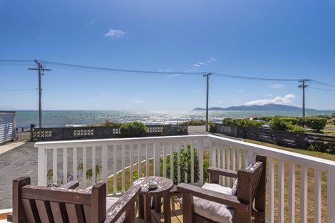 Photo of property in 60 The Parade, Paekakariki, 5034