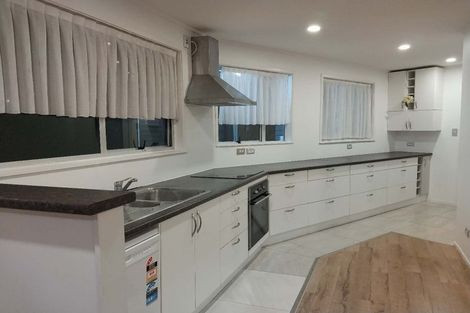 Photo of property in 16 Studfall Street, Pakuranga Heights, Auckland, 2010