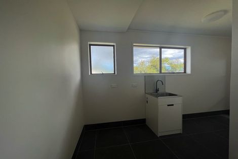 Photo of property in 12 Flagstaff Place, Massey, Auckland, 0614