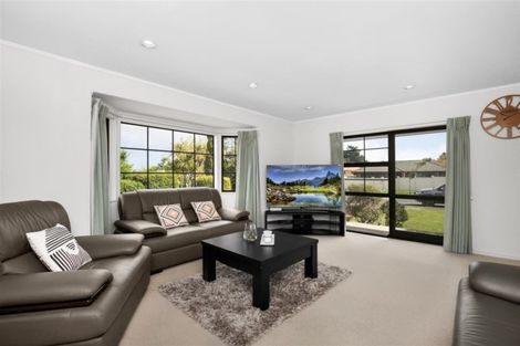 Photo of property in 14 Golfland Drive, Golflands, Auckland, 2013
