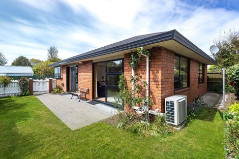 Photo of property in 33 Englefield Road, Belfast, Christchurch, 8051