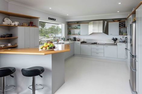 Photo of property in 2/3 Colmar Road, Mellons Bay, Auckland, 2014