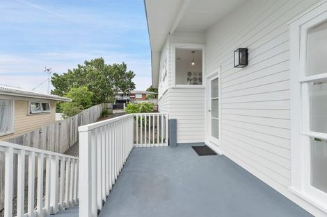 Photo of property in 8 Hauraki Crescent, Pinehill, Auckland, 0632