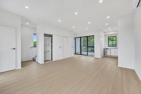 Photo of property in 4/163 Edmonton Road, Te Atatu South, Auckland, 0610