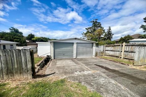 Photo of property in 16 Savoy Road, Glen Eden, Auckland, 0602