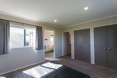 Photo of property in 3 Cairnbrae Court, Northcross, Auckland, 0632