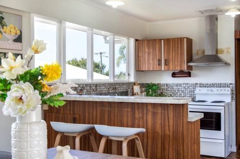 Photo of property in 10 Covil Avenue, Te Atatu South, Auckland, 0610