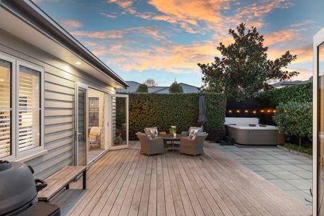 Photo of property in 2 Glen Bridge Lane, Harewood, Christchurch, 8051