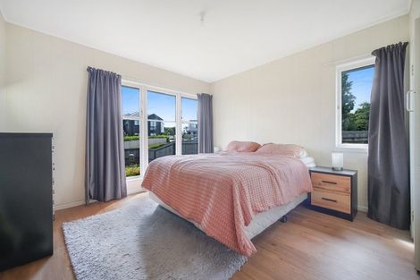 Photo of property in 5 Shamrock Lane, Te Atatu Peninsula, Auckland, 0610