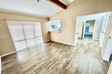 Photo of property in 77 Meadowvale Rise, Titirangi, Auckland, 0604