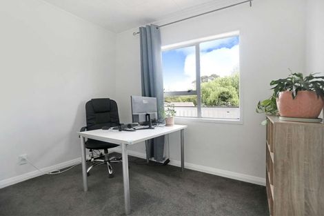 Photo of property in 22 Fernleigh Avenue, Waiuku, 2123