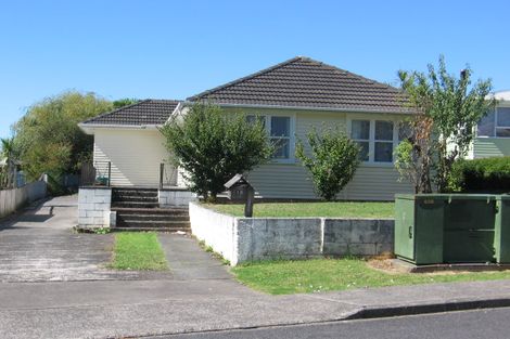 Photo of property in 13 Martin Place, Kelston, Auckland, 0602