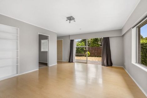 Photo of property in 2/9 Paruru Avenue, Northcote, Auckland, 0627