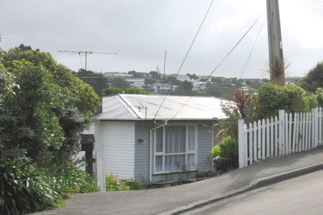 Photo of property in 21 Glanmire Road, Newlands, Wellington, 6037