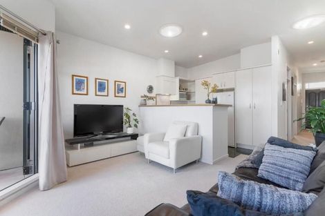 Photo of property in 2a/4 Fleet Street, Devonport, Auckland, 0624