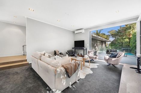 Photo of property in 20 Marine Parade, Mellons Bay, Auckland, 2014