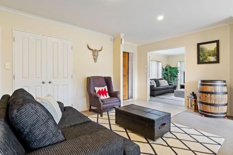 Photo of property in 6 Cathcart Close, Pukekohe, 2120