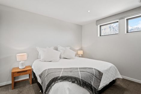 Photo of property in 2 Eichardt Place, Jacks Point, 9371