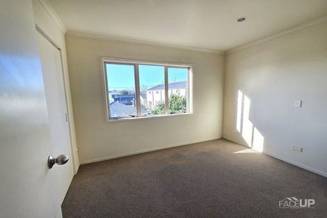 Photo of property in 3/4 Keeling Road, Henderson, Auckland, 0612