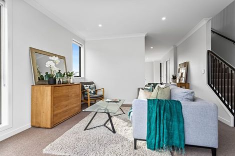 Photo of property in 1 Park Green Avenue, Rosehill, Papakura, 2113