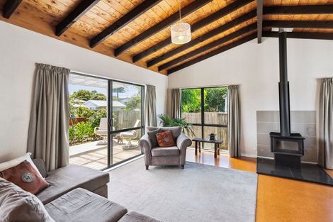 Photo of property in 6 Percival Road, Paraparaumu Beach, Paraparaumu, 5032