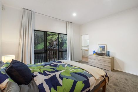 Photo of property in 11 Nottingham Place, Northcross, Auckland, 0630