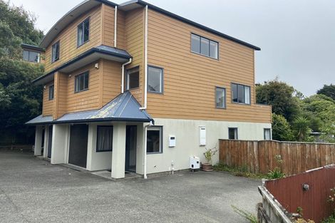 Photo of property in 2 Stella Grove, Newlands, Wellington, 6037