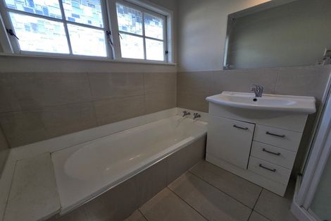 Photo of property in 67 Redoubt Road, Goodwood Heights, Auckland, 2105