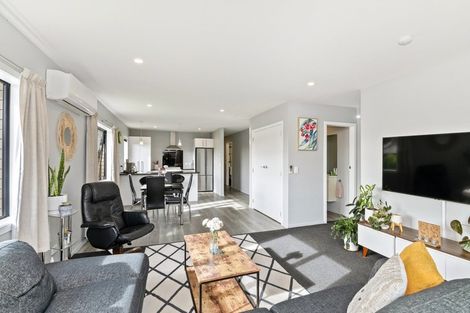 Photo of property in 25 Mahia Lane, Waikanae, 5036