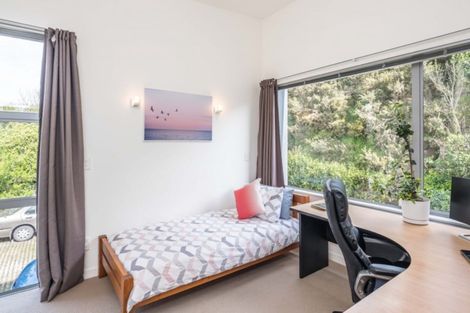 Photo of property in 33 Tiketike Way, Brooklyn, Wellington, 6021