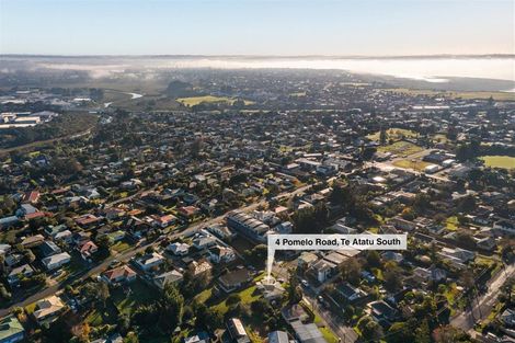 Photo of property in 4 Pomelo Road, Te Atatu South, Auckland, 0610
