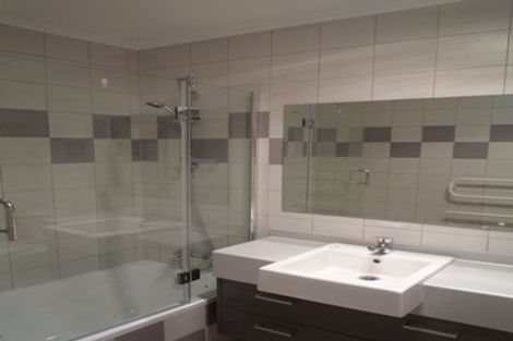 Photo of property in 71 Kemp Road, Massey, Auckland, 0614