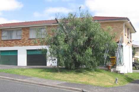 Photo of property in 2/2 Kathleen Street, Totara Vale, Auckland, 0627