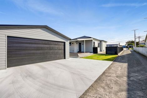 Photo of property in 42 Collins Street, Hawera, 4610