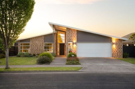 Photo of property in 140 Saint James Drive, Huntington, Hamilton, 3210