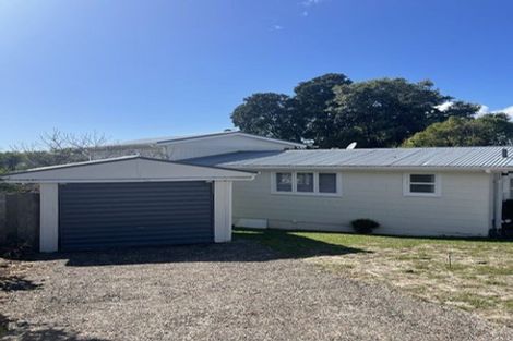 Photo of property in 5 Birdie Place, Red Beach, 0932