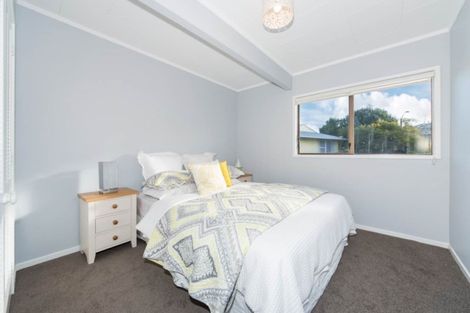Photo of property in 11 Kayle Glen, West Harbour, Auckland, 0618