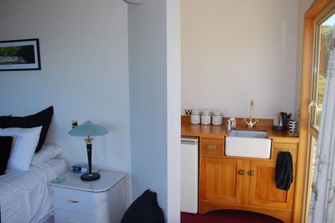 Photo of property in 4 Green Park Lane, Korokoro, Lower Hutt, 5012