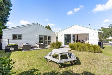 Photo of property in 135 Mayfair Avenue, Whangamata, 3620