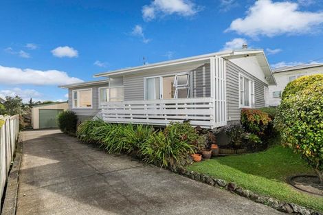 Photo of property in 40 Sunnyfield Crescent, Glenfield, Auckland, 0629