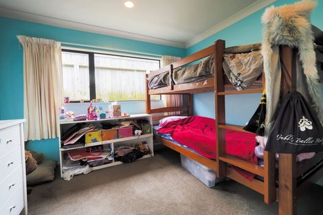 Photo of property in 33 Staithes Drive North, Whitby, Porirua, 5024