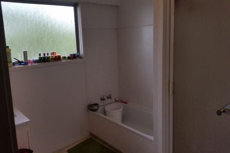 Photo of property in 940 East Coast Road, Northcross, Auckland, 0630