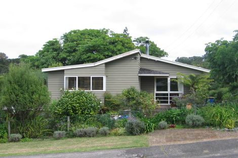 Photo of property in 21 De Val Drive, Titirangi, Auckland, 0604